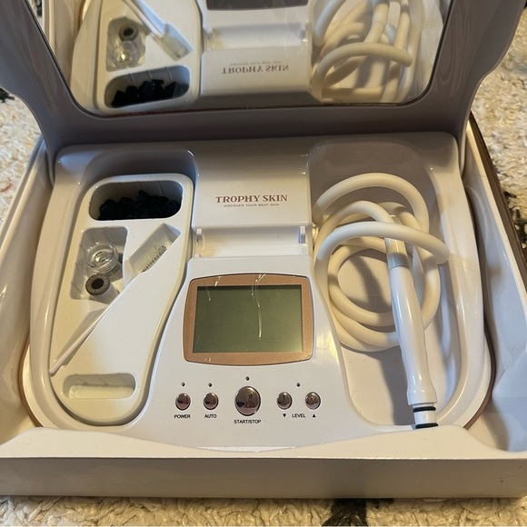 Trophy Skin MicrodermMD Microdermabrasion Machine - Picture 3 of 7